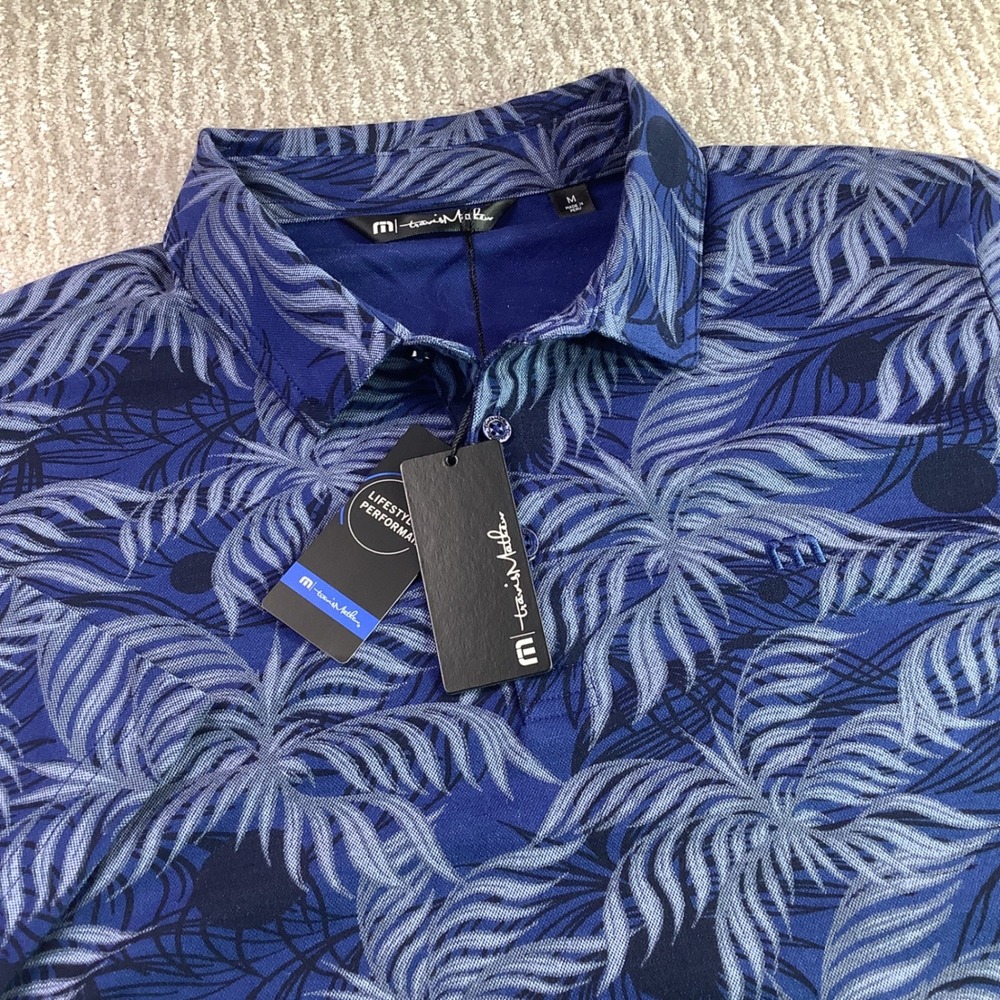 Travis Mathew Mountain Down Golf Polo Shirt Medium‎ Estate Blue Palm Print NWT